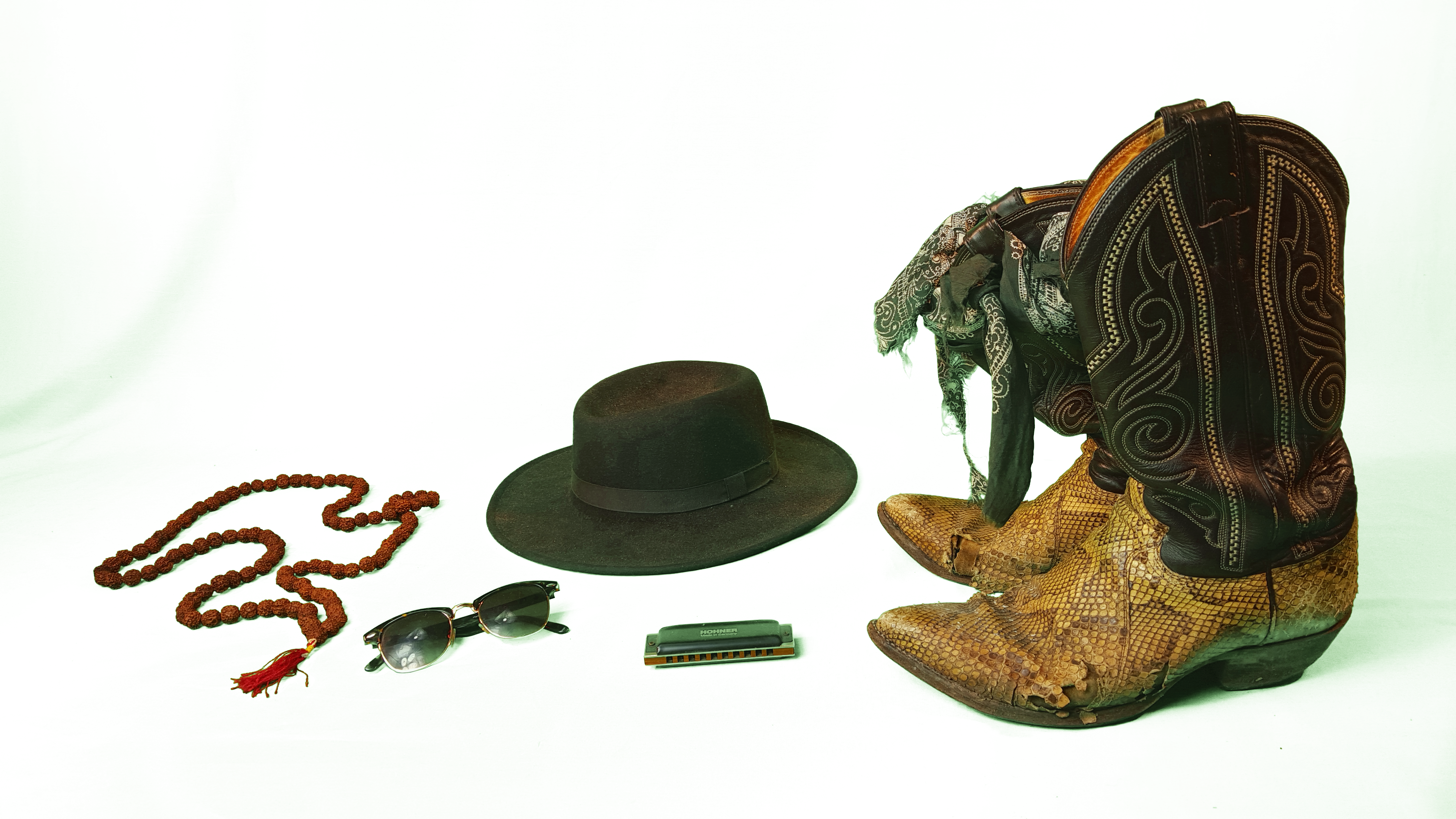 Mr. Juke Lightning instruments and personal objects